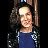 배우인 할리 크로스의 대표 이미지