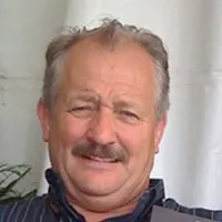 배우인 발터 사벨의 대표 이미지