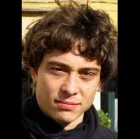 배우인 기욤 프랭의 대표 이미지