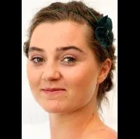 배우인 니나 뫼리스의 대표 이미지