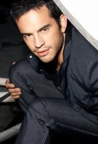 영화배우인 기예르모 이반의 대표 이미지