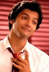 영화배우인 알리 파잘의 대표 이미지