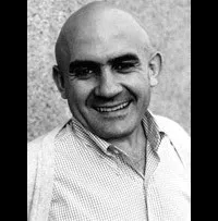 배우인 에밀리오 가비라의 대표 이미지