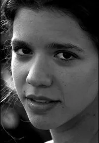 배우인 아다 콘디스쿠의 대표 이미지