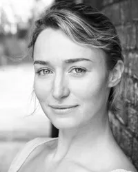 배우인 데어드레 멀린스의 대표 이미지