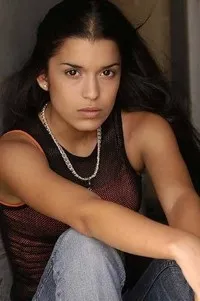 배우인 앨리시아 식스토스의 대표 이미지