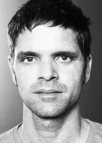 배우, 음악인 알렉스 모뢰의 대표 이미지