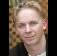 배우인 에로 아호의 대표 이미지