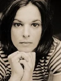 영화배우인 애니카 컬의 대표 이미지