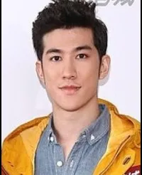 영화배우, 가수인 리즈팅의 대표 이미지