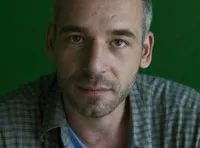 배우인 밀란 미쿨치크의 대표 이미지