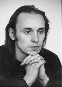 배우인 아담 보로노비치의 대표 이미지