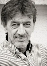 배우인 졸탄 무치의 대표 이미지