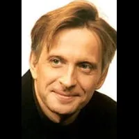 배우인 팔 마차이의 대표 이미지