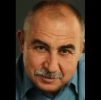 배우인 안드레이 흐리츠의 대표 이미지