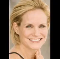 배우인 켈리 라이언의 대표 이미지