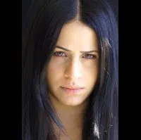 배우인 부스라 페킨의 대표 이미지