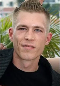 배우인 파울 호프만의 대표 이미지