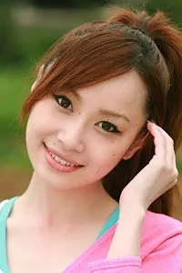 배우인 니시오 마우의 대표 이미지