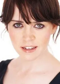 배우인 에밀리 도나호에의 대표 이미지