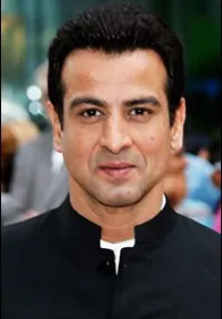 배우인 로니트 로이의 대표 이미지