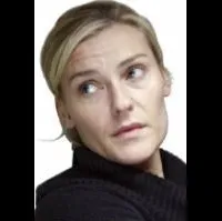 배우인 피리오 론카의 대표 이미지