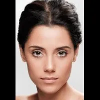 배우인 칸수 데레의 대표 이미지