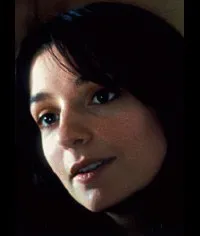 배우인 래티티아 스피가렐리의 대표 이미지