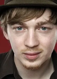 배우인 티노 뮤즈의 대표 이미지