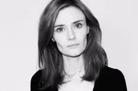 배우인 레베카 칼더의 대표 이미지