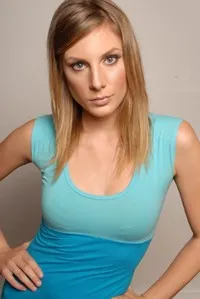 배우인 안드레아 휘트번의 대표 이미지