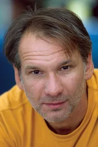 배우인 졸트 라슬로의 대표 이미지