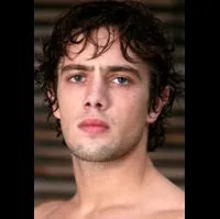 배우인 라파엘 카르도수의 대표 이미지