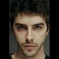 배우인 미켈레 리온디노의 대표 이미지