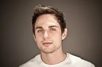 영화배우인 앤드류 J. 웨스트의 대표 이미지