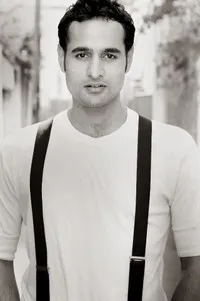 배우인 니콜라스 브라운의 대표 이미지