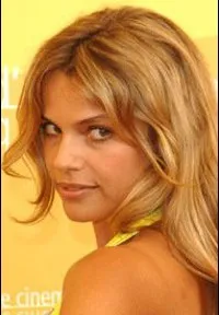 영화배우인 미카엘라 라마초티의 대표 이미지