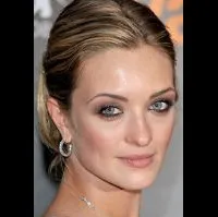 배우인 카롤리나 크레센티니의 대표 이미지