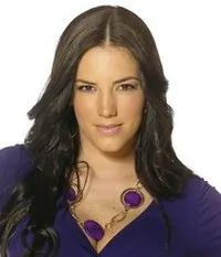 배우인 가비 에스피노의 대표 이미지