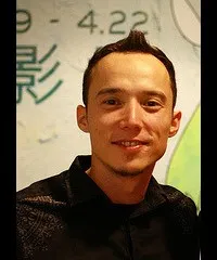 배우, 각본인 에피 쿠이존의 대표 이미지