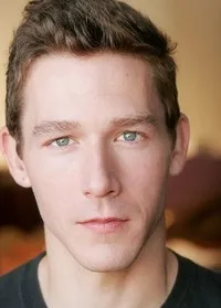 배우, 각본인 스티븐 티워도쿠스의 대표 이미지