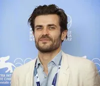 배우인 알바노 제로니모의 대표 이미지