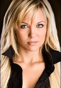 영화배우인 에밀리 울러럽의 대표 이미지