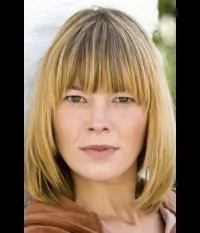 배우인 안케 스테인켐페르의 대표 이미지