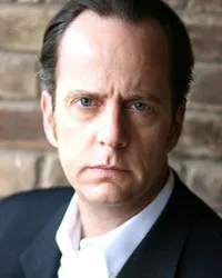 영화배우인 앤드류 센세닉의 대표 이미지