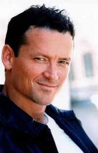 배우인 잭 브랜드의 대표 이미지