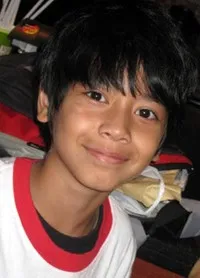 배우인 에미르 마히라의 대표 이미지