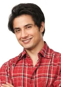 영화배우인 알리 자파르의 대표 이미지