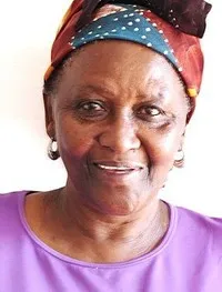 배우인 노믈 응콘예니의 대표 이미지