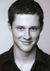 영화배우인 노아 리드의 대표 이미지